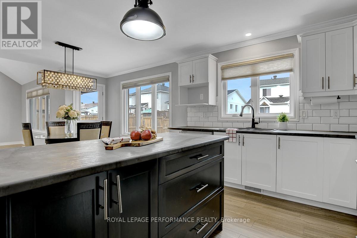 












29 MEADOWLARK STREET

,
Russell,




Ontario
K4R0B8

