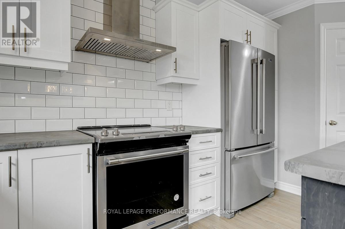 












29 MEADOWLARK STREET

,
Russell,




Ontario
K4R0B8

