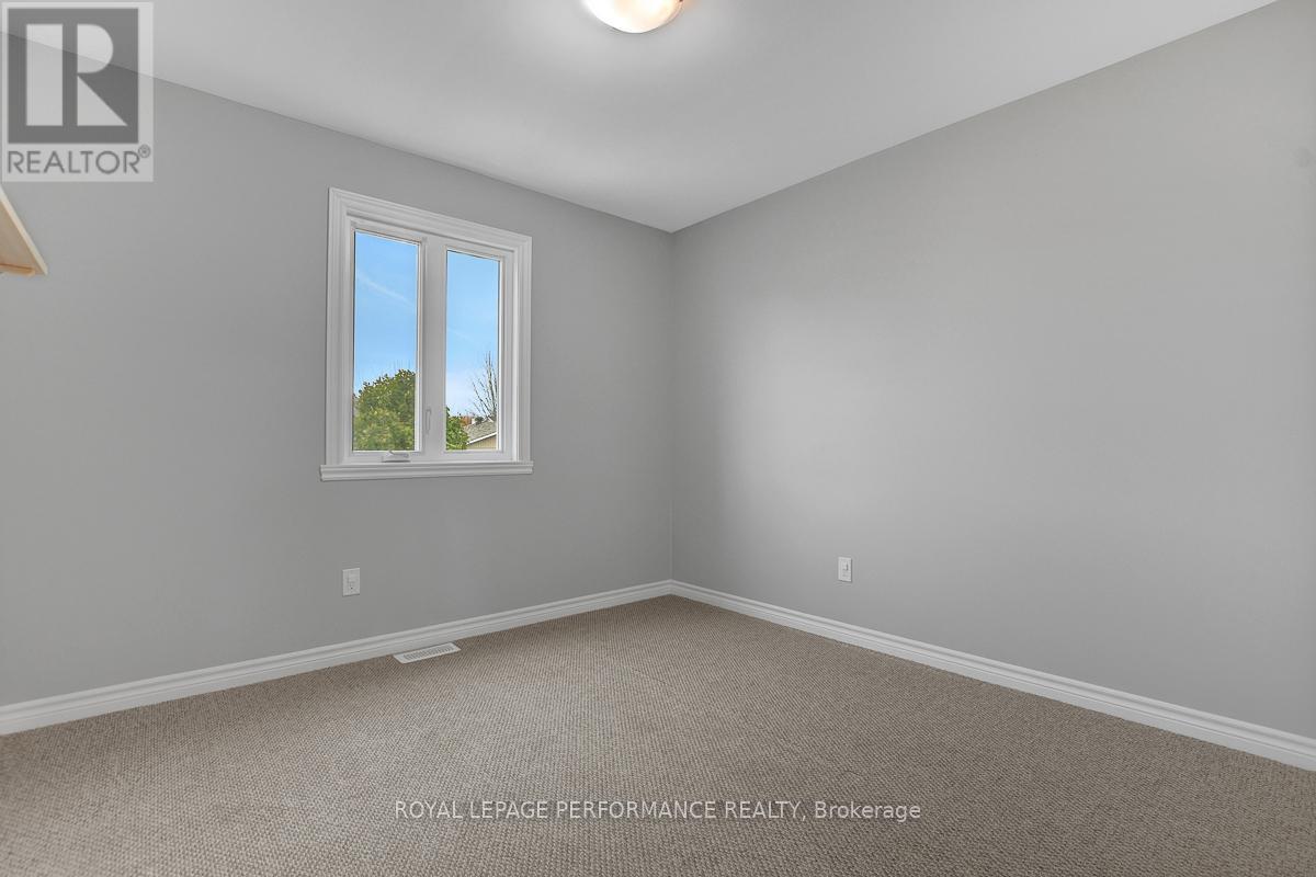 












29 MEADOWLARK STREET

,
Russell,




Ontario
K4R0B8

