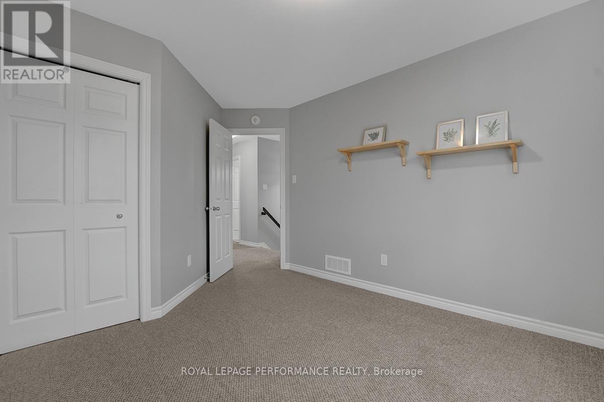 












29 MEADOWLARK STREET

,
Russell,




Ontario
K4R0B8

