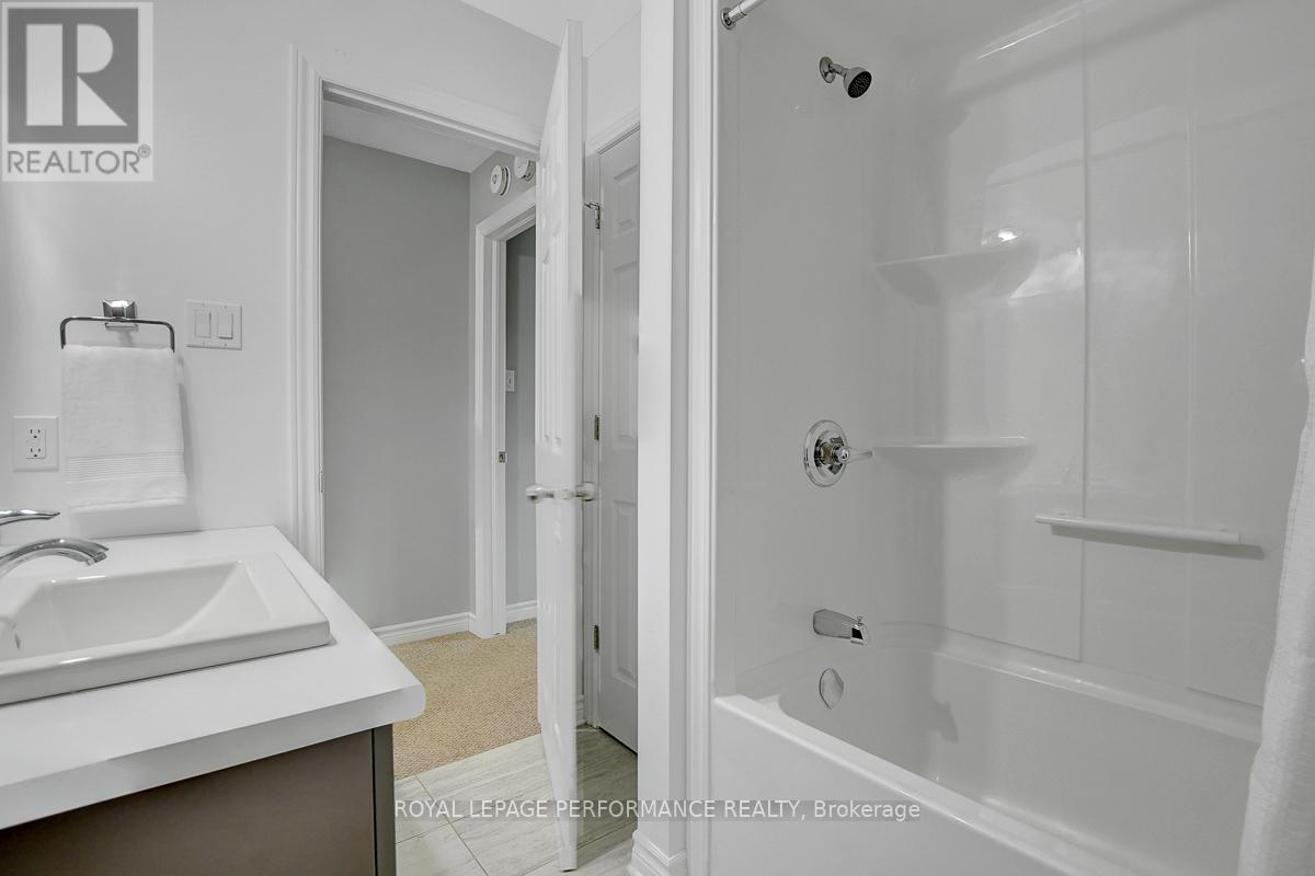 












29 MEADOWLARK STREET

,
Russell,




Ontario
K4R0B8

