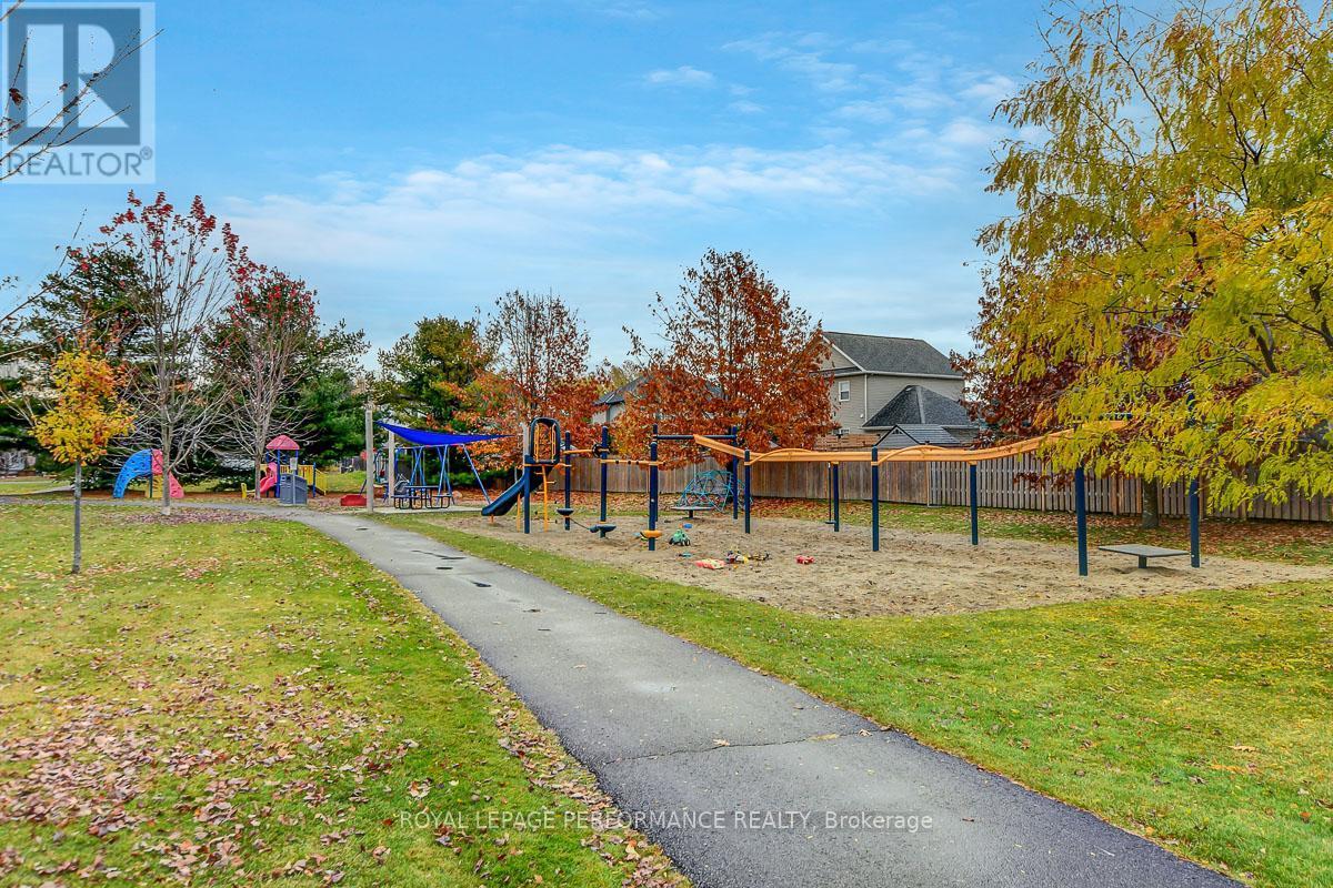 












29 MEADOWLARK STREET

,
Russell,




Ontario
K4R0B8

