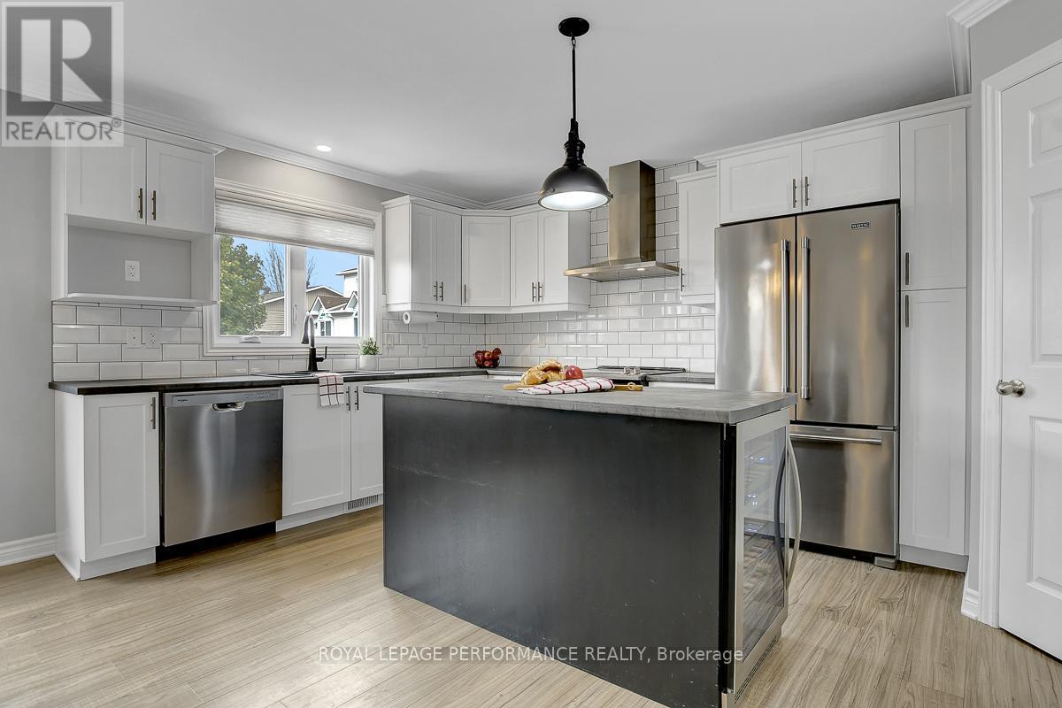 












29 MEADOWLARK STREET

,
Russell,




Ontario
K4R0B8

