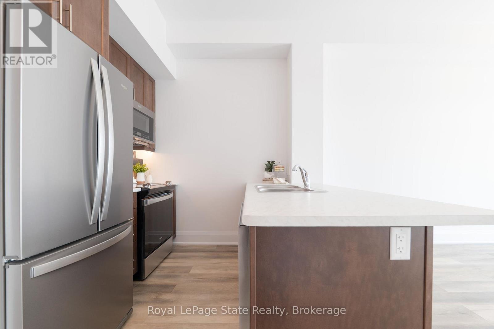 












413 - 470 DUNDAS STREET E

,
Hamilton (Waterdown),




Ontario
L8B2A6

