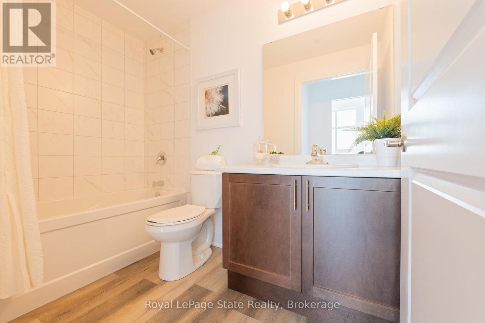 












413 - 470 DUNDAS STREET E

,
Hamilton (Waterdown),




Ontario
L8B2A6

