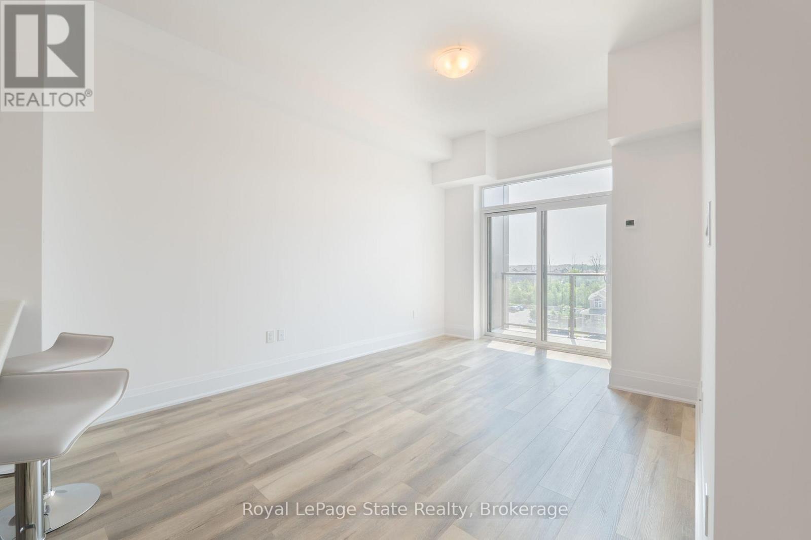 












413 - 470 DUNDAS STREET E

,
Hamilton (Waterdown),




Ontario
L8B2A6

