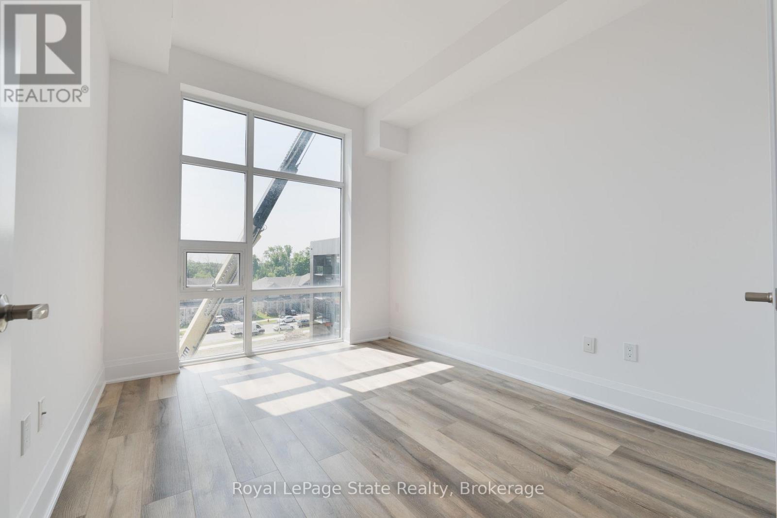 












413 - 470 DUNDAS STREET E

,
Hamilton (Waterdown),




Ontario
L8B2A6

