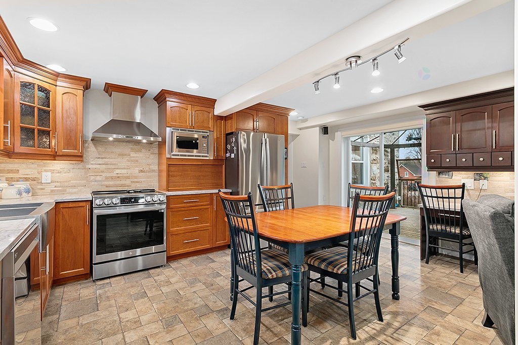 









16


Rue Mill

,
Portage-du-Fort,




QC
J0X2T0

