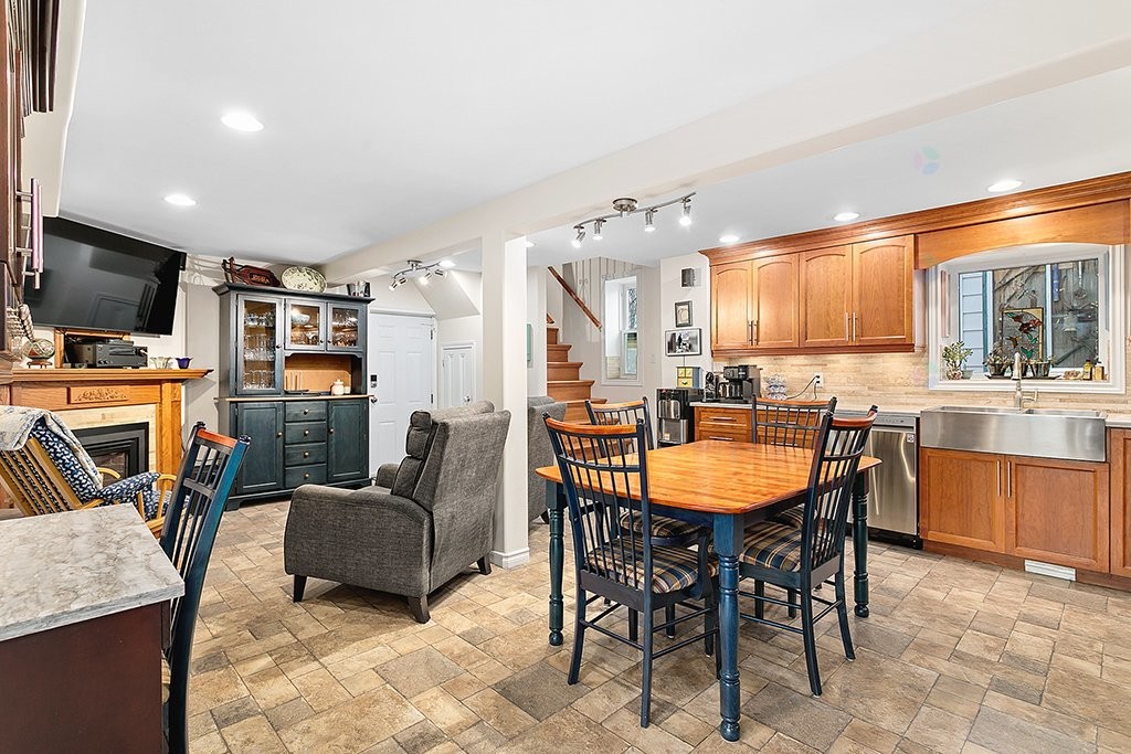 









16


Rue Mill

,
Portage-du-Fort,




QC
J0X2T0

