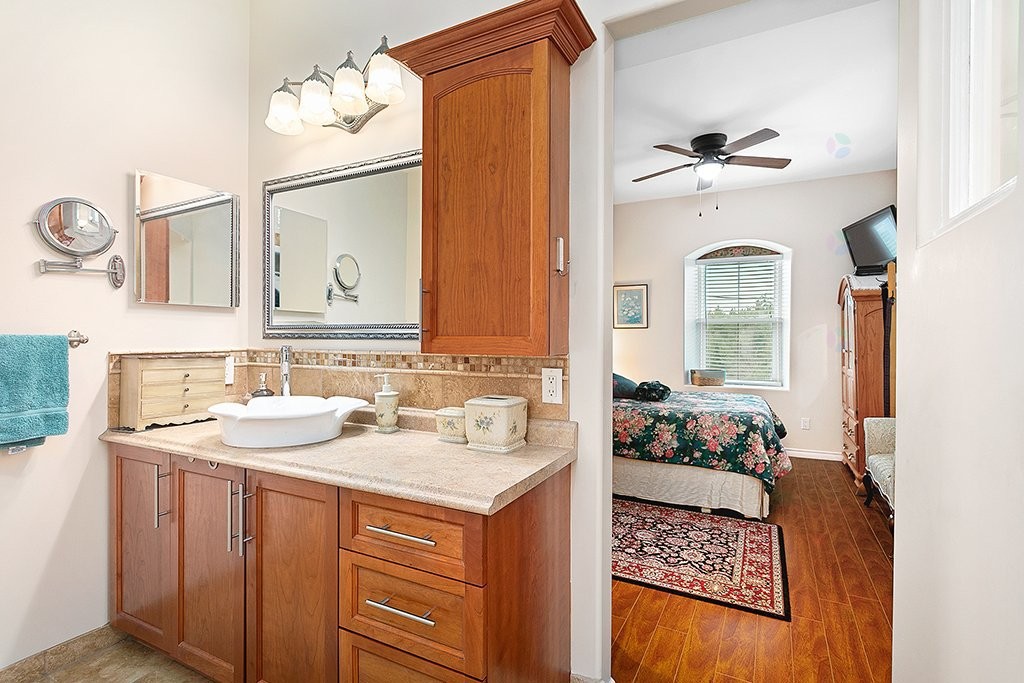 









16


Rue Mill

,
Portage-du-Fort,




QC
J0X2T0

