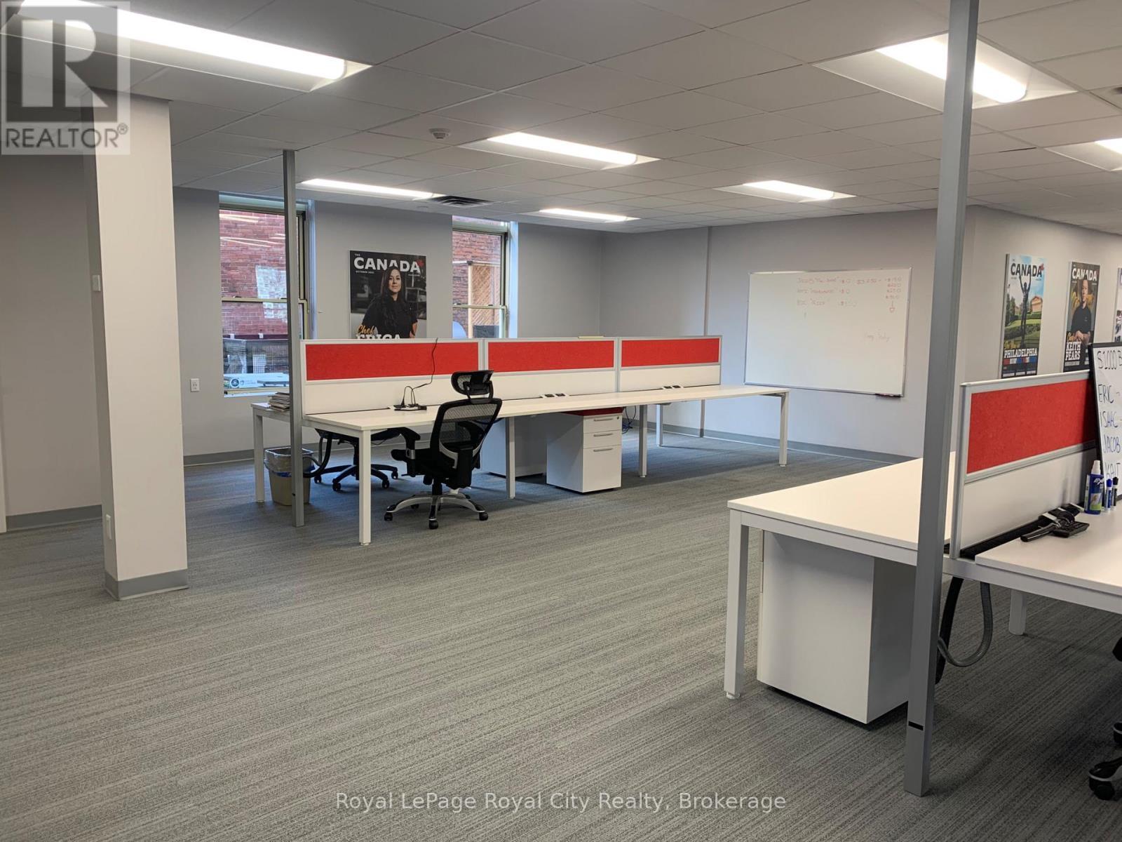 












201 - 2 WYNDHAM STREET N

,
Guelph (Downtown),




Ontario
N1H4E3

