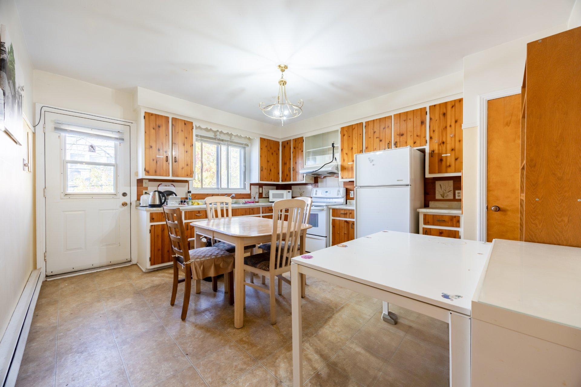 









6639


Rue Hurteau

,
Montréal (Le Sud-Ouest),




QC
H4E2X8

