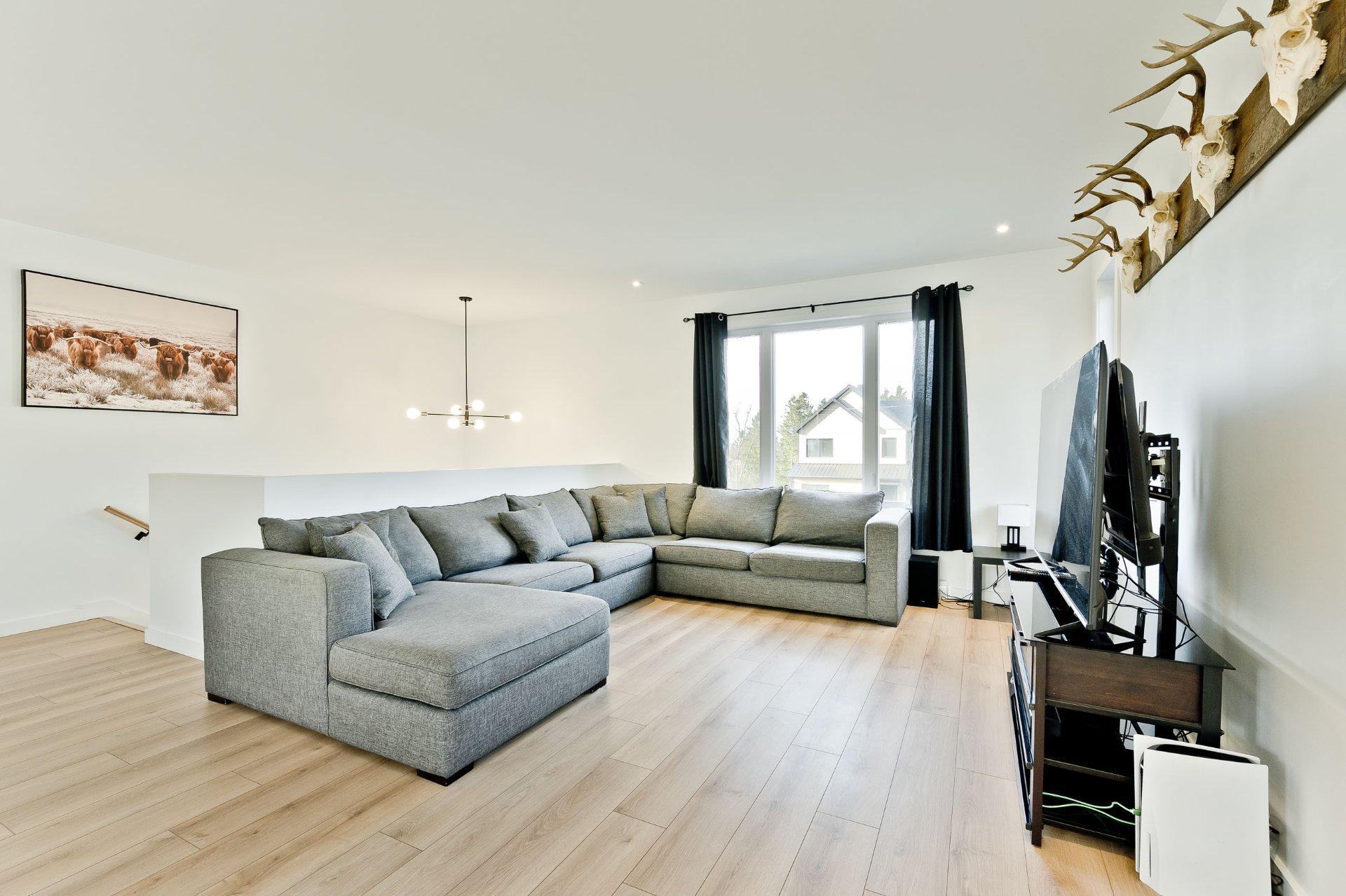 









780


Rue Mcauley

,
Coaticook,




QC
J1A1J9

