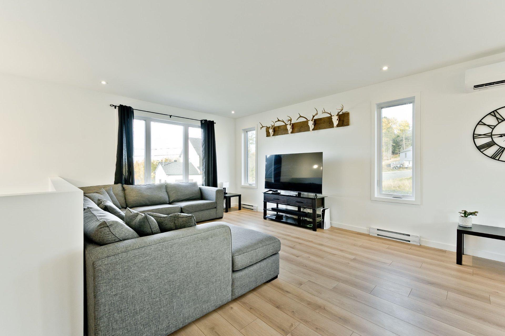 









780


Rue Mcauley

,
Coaticook,




QC
J1A1J9

