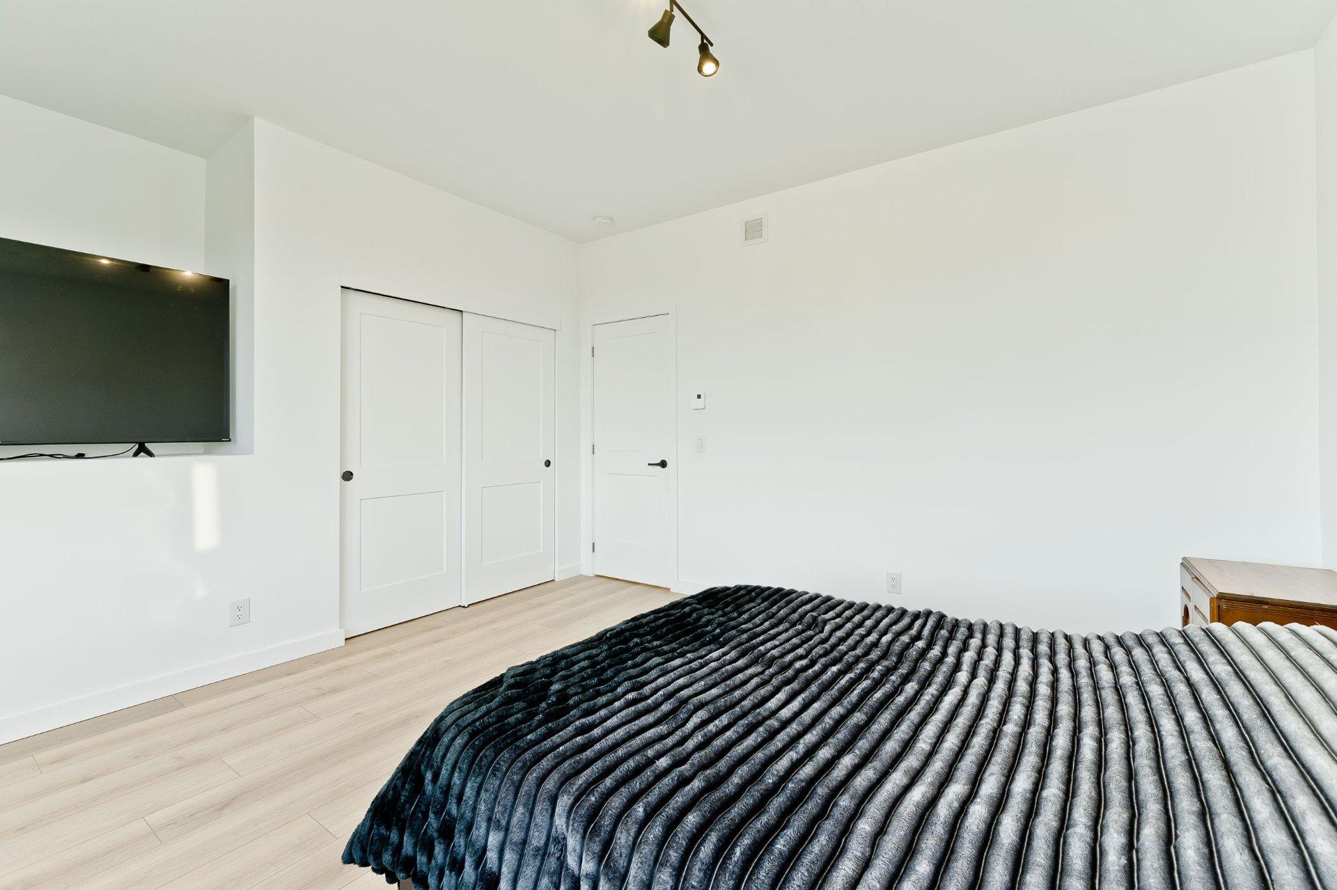 









780


Rue Mcauley

,
Coaticook,




QC
J1A1J9

