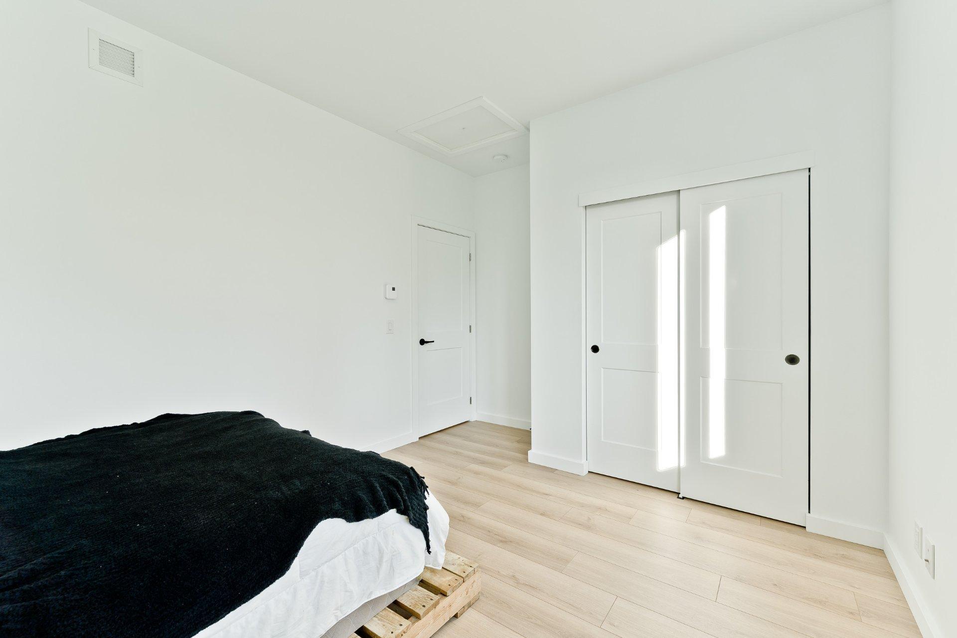 









780


Rue Mcauley

,
Coaticook,




QC
J1A1J9

