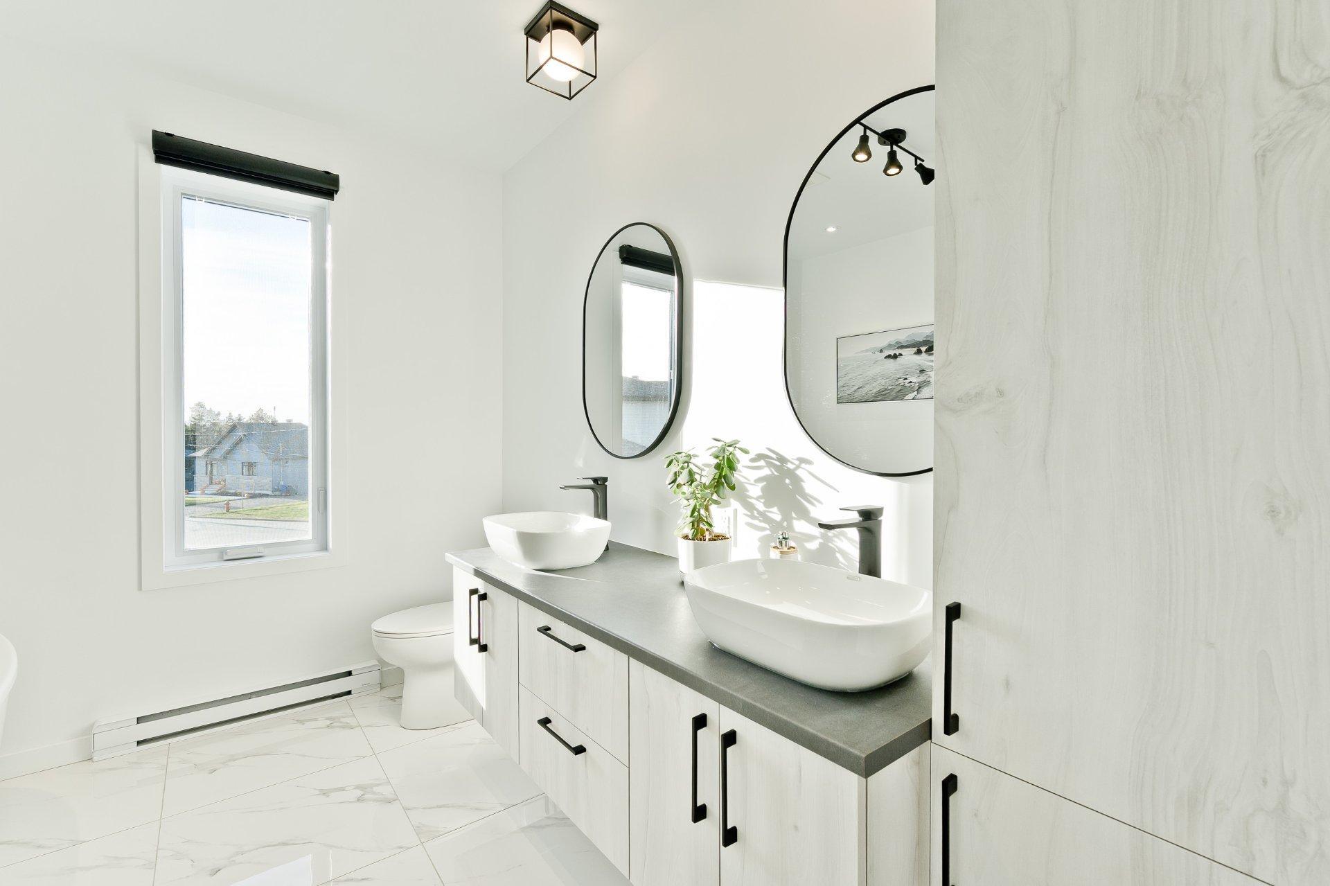 









780


Rue Mcauley

,
Coaticook,




QC
J1A1J9

