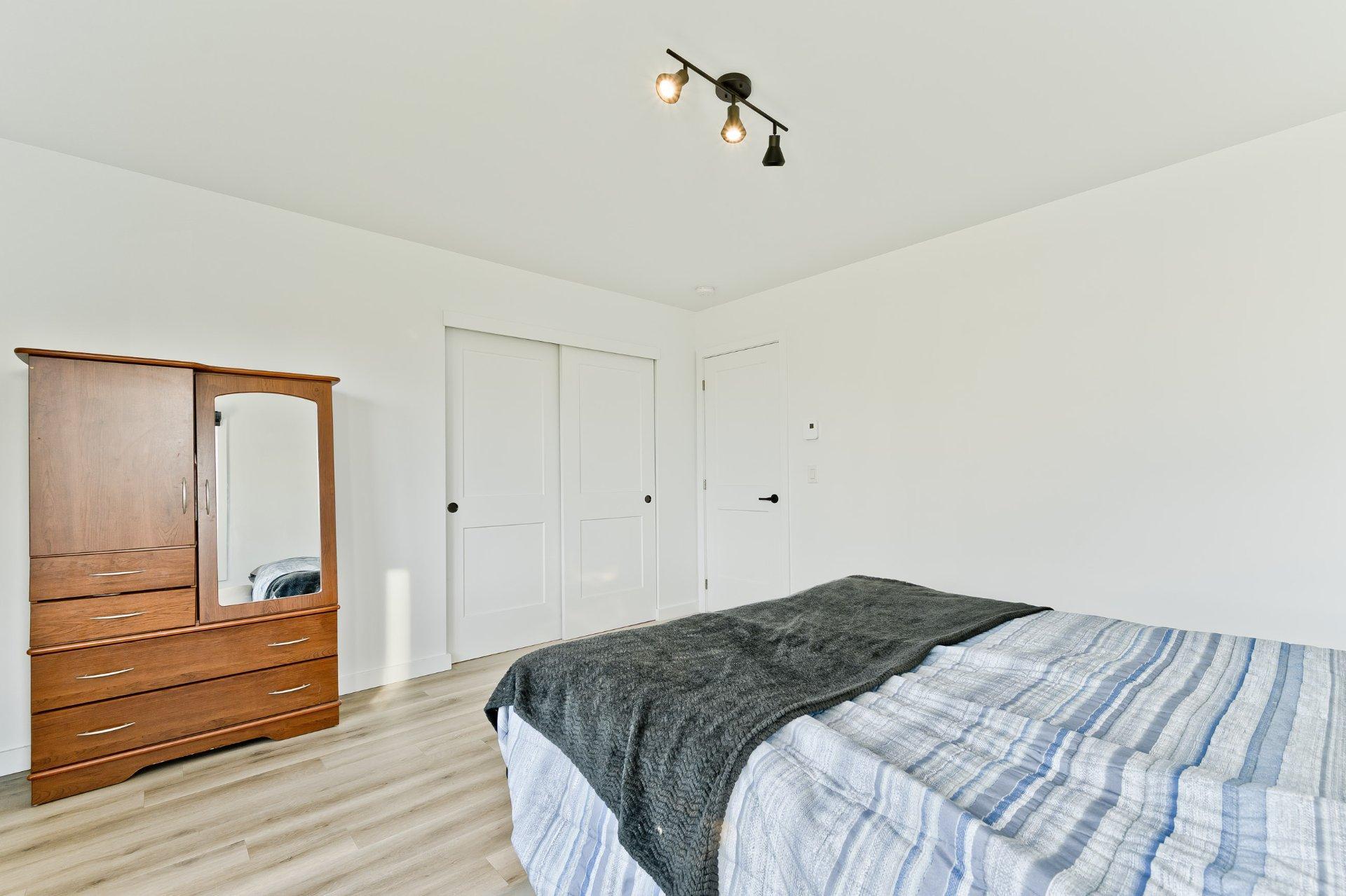 









780


Rue Mcauley

,
Coaticook,




QC
J1A1J9

