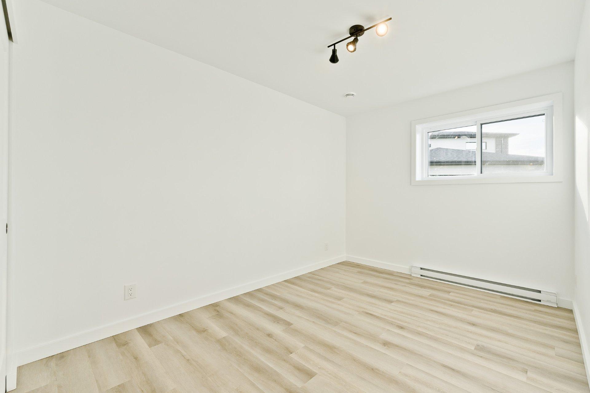 









780


Rue Mcauley

,
Coaticook,




QC
J1A1J9

