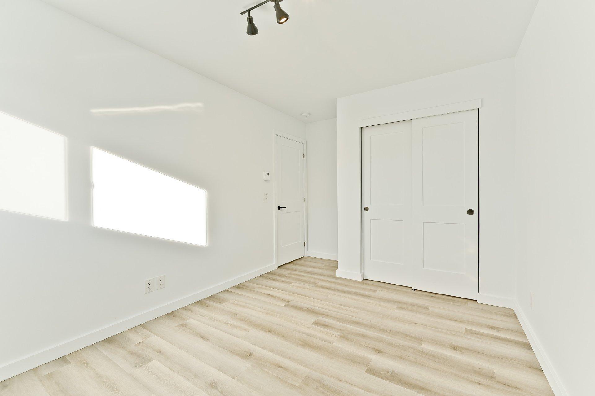 









780


Rue Mcauley

,
Coaticook,




QC
J1A1J9

