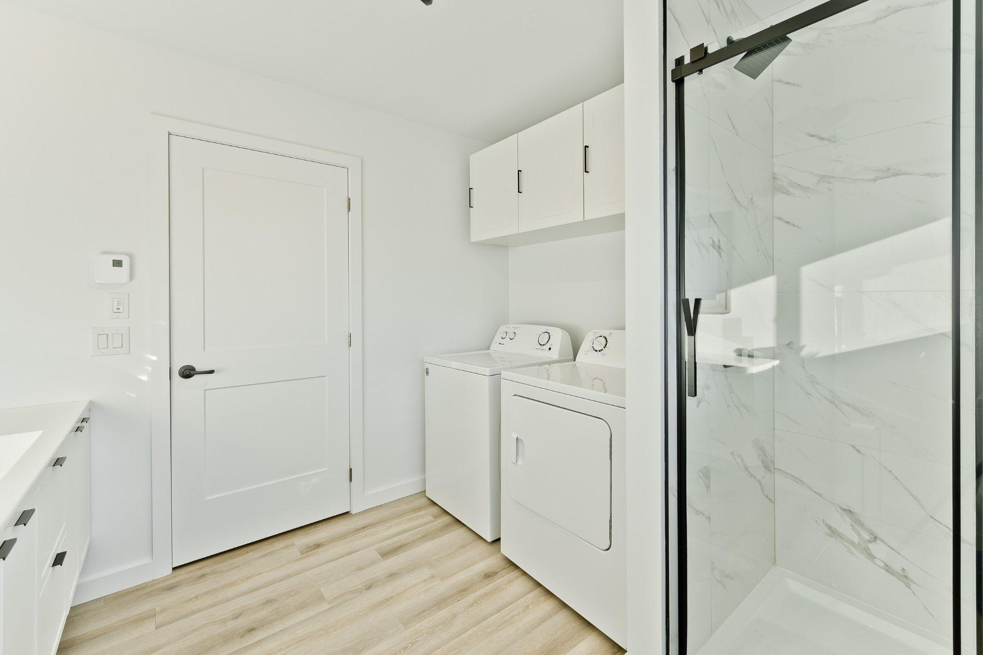 









780


Rue Mcauley

,
Coaticook,




QC
J1A1J9

