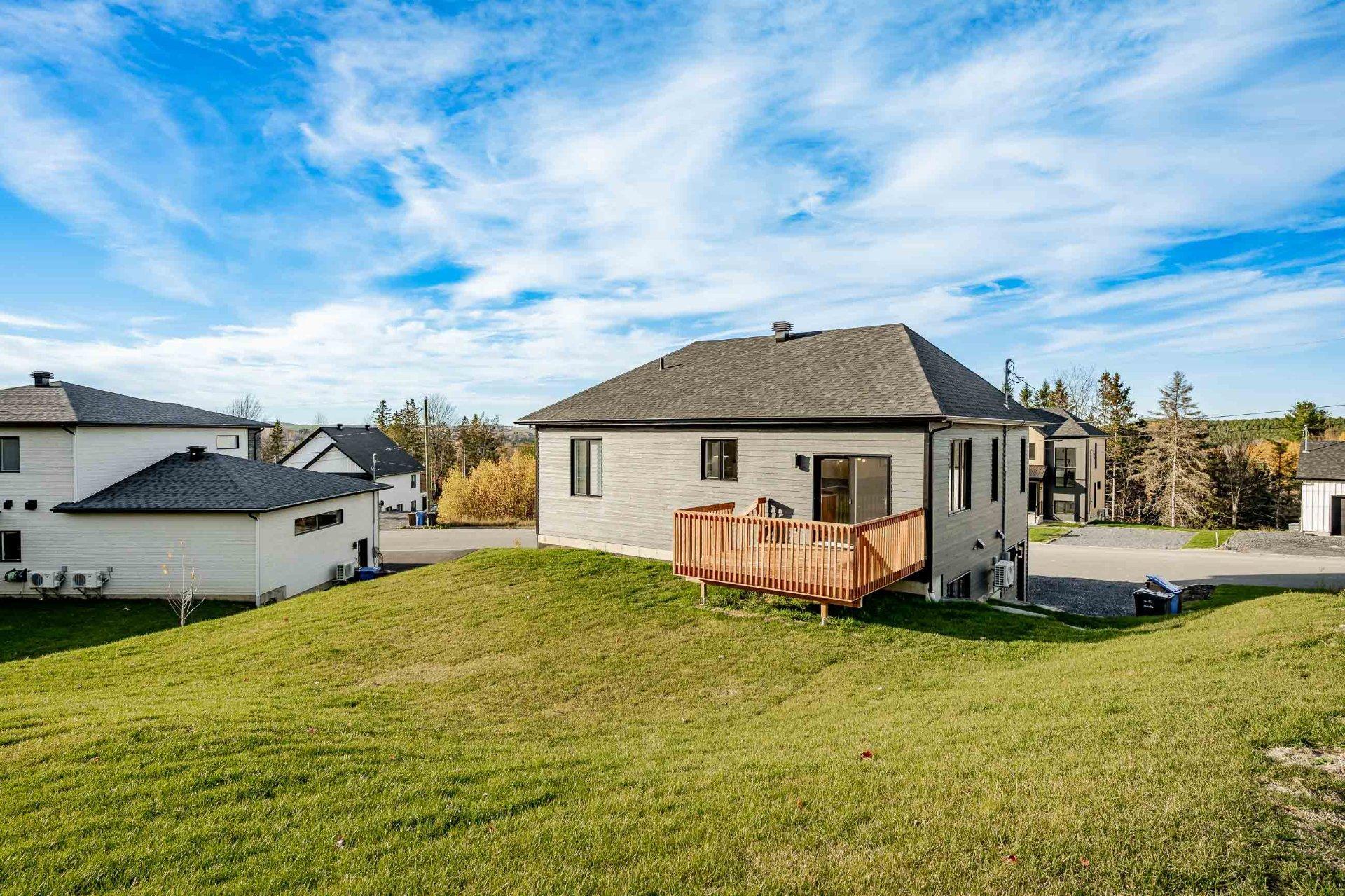 









780


Rue Mcauley

,
Coaticook,




QC
J1A1J9

