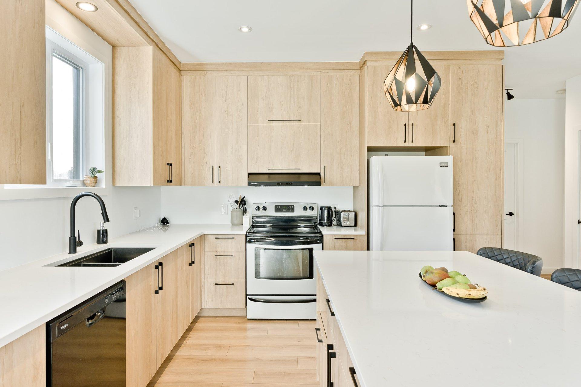 









780


Rue Mcauley

,
Coaticook,




QC
J1A1J9

