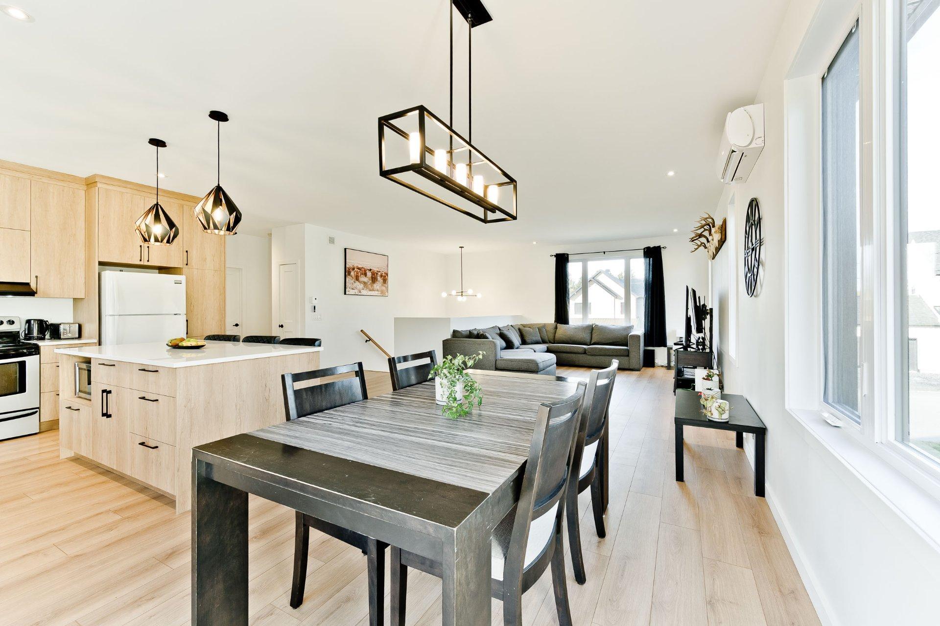 









780


Rue Mcauley

,
Coaticook,




QC
J1A1J9

