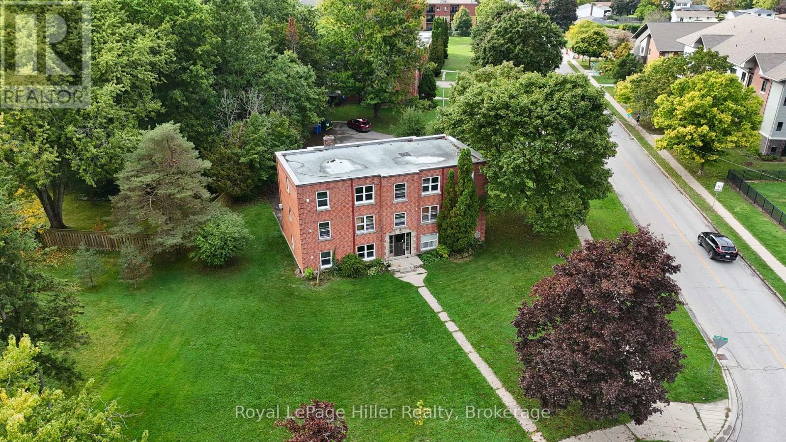 












8 - 2 CHURCHILL CIRCLE

,
Stratford,




Ontario
N5A5Y5

