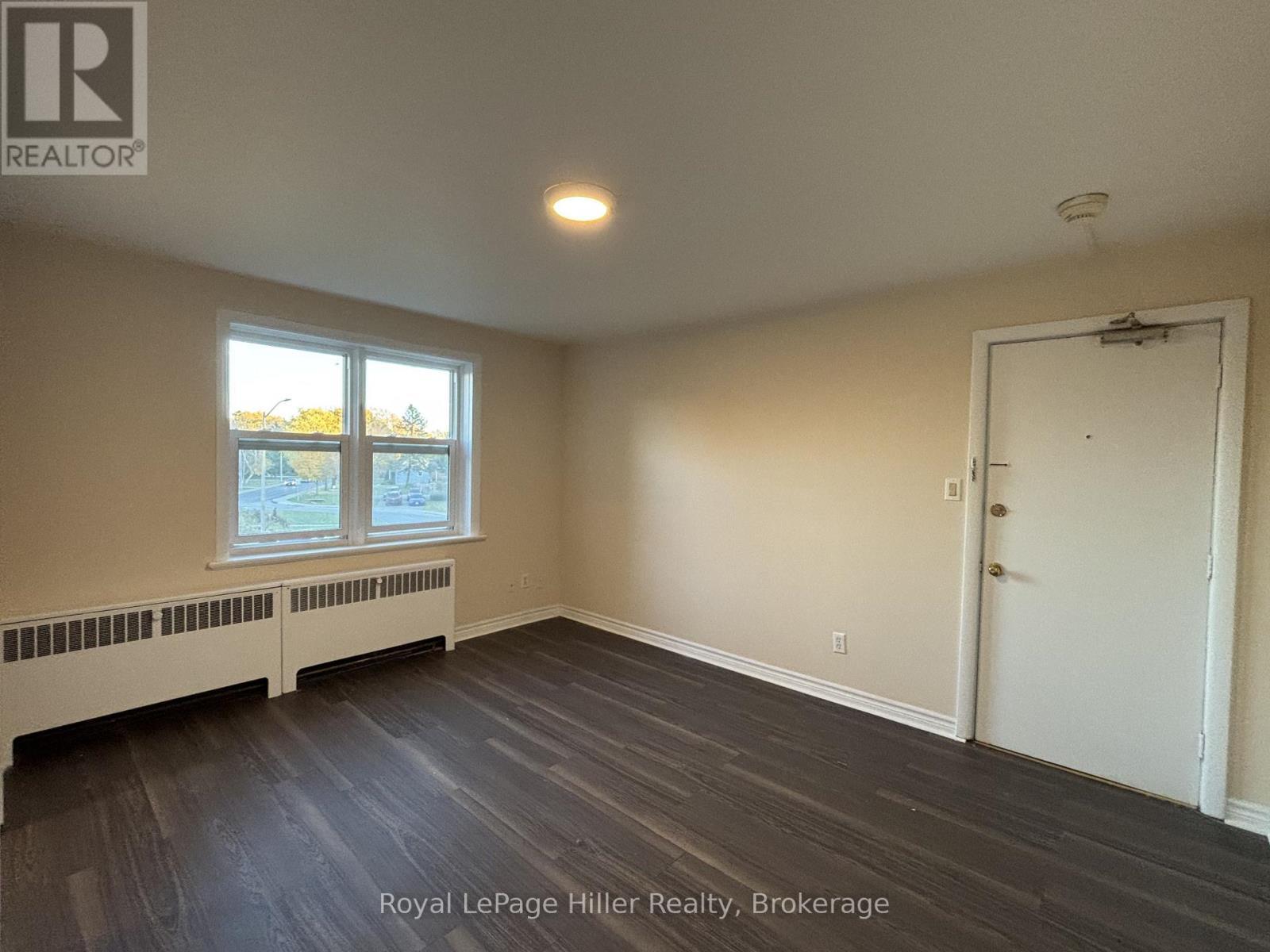 












8 - 2 CHURCHILL CIRCLE

,
Stratford,




Ontario
N5A5Y5

