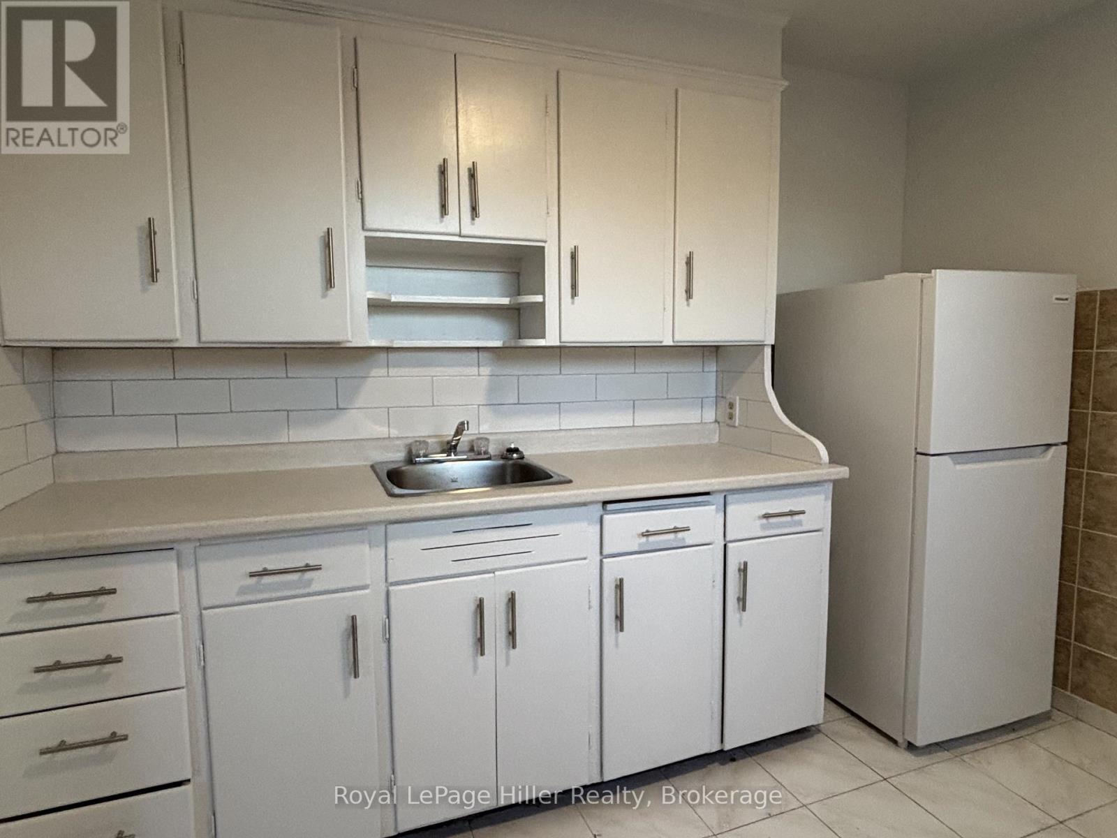 












8 - 2 CHURCHILL CIRCLE

,
Stratford,




Ontario
N5A5Y5

