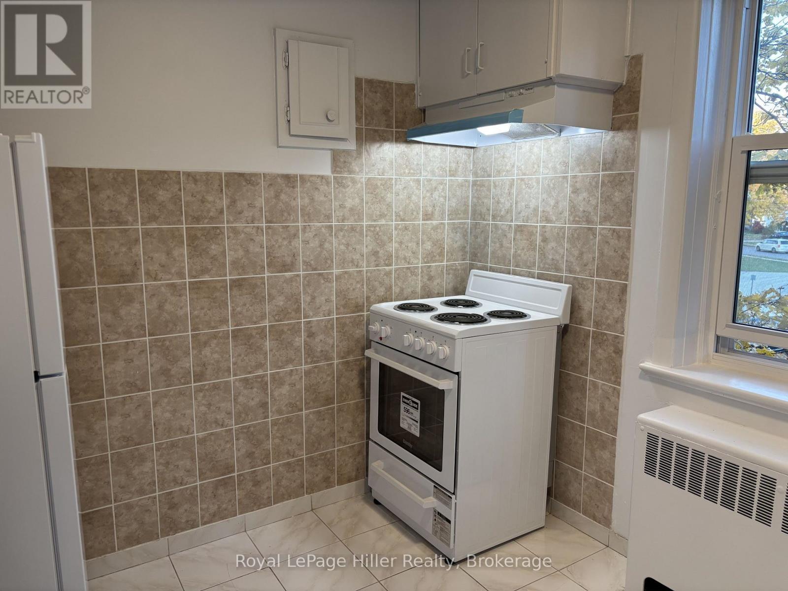 












8 - 2 CHURCHILL CIRCLE

,
Stratford,




Ontario
N5A5Y5

