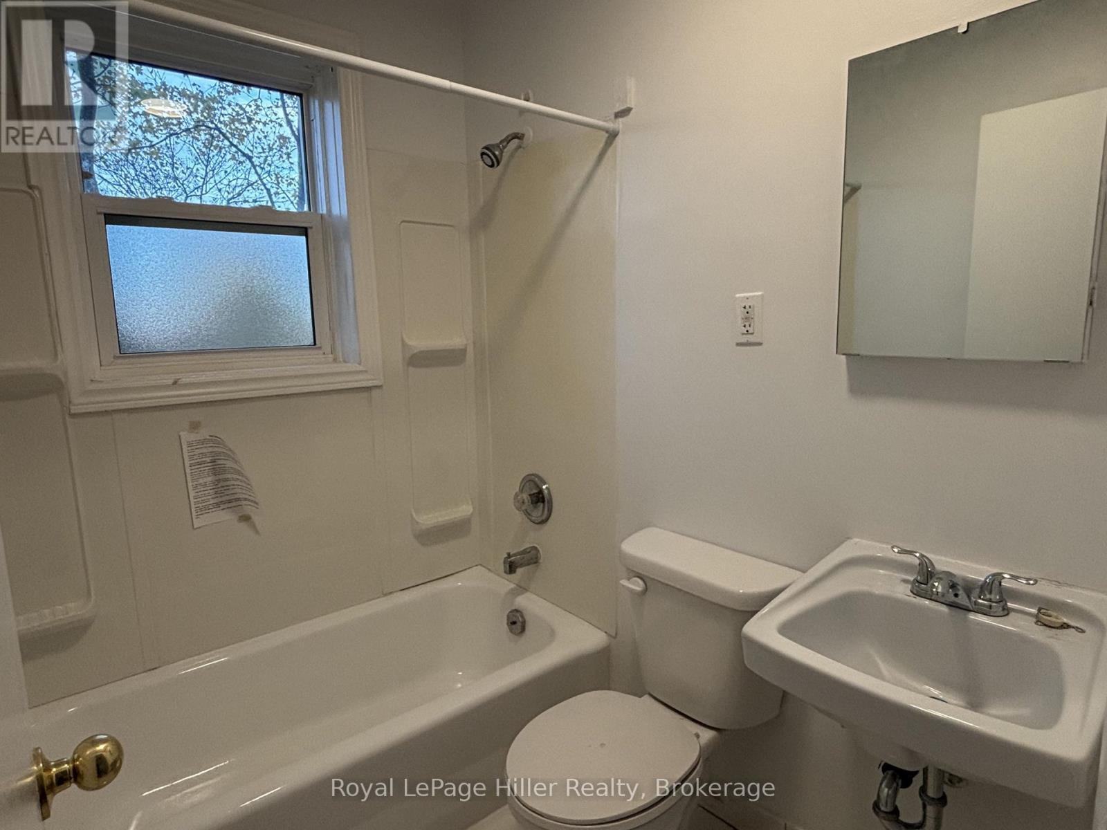 












8 - 2 CHURCHILL CIRCLE

,
Stratford,




Ontario
N5A5Y5

