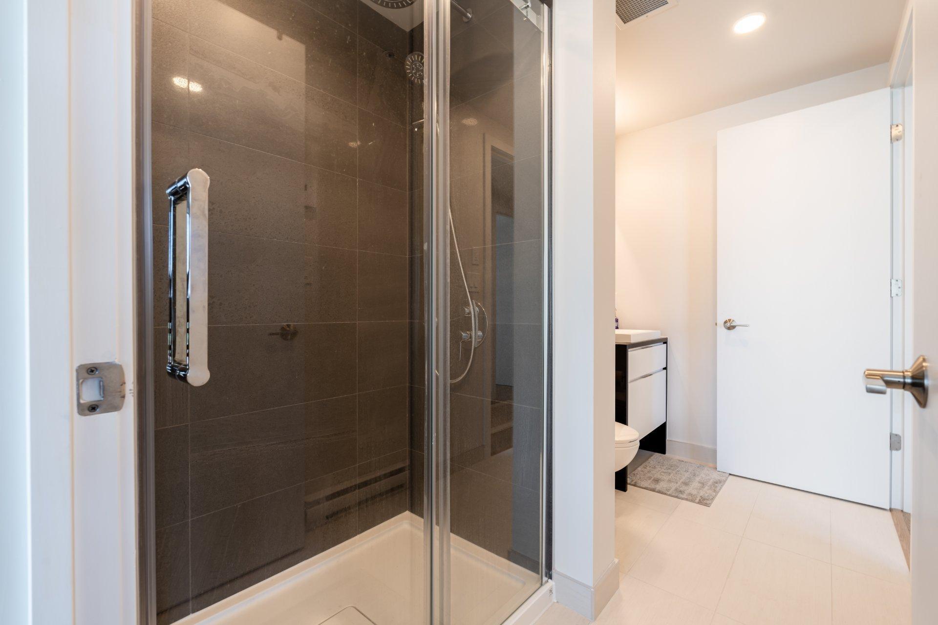 









1188


Rue St-Antoine O.

, 2507,
Montréal (Ville-Marie),




QC
H3C1B4

