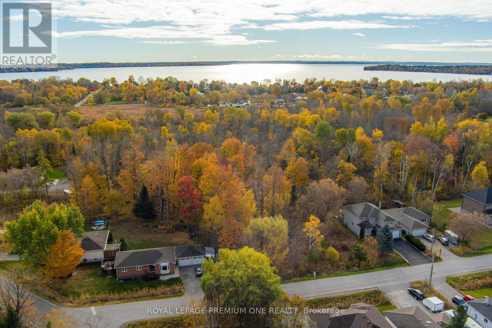 












909C WILLOW STREET

,
Innisfil,







Ontario
L0L1C0

