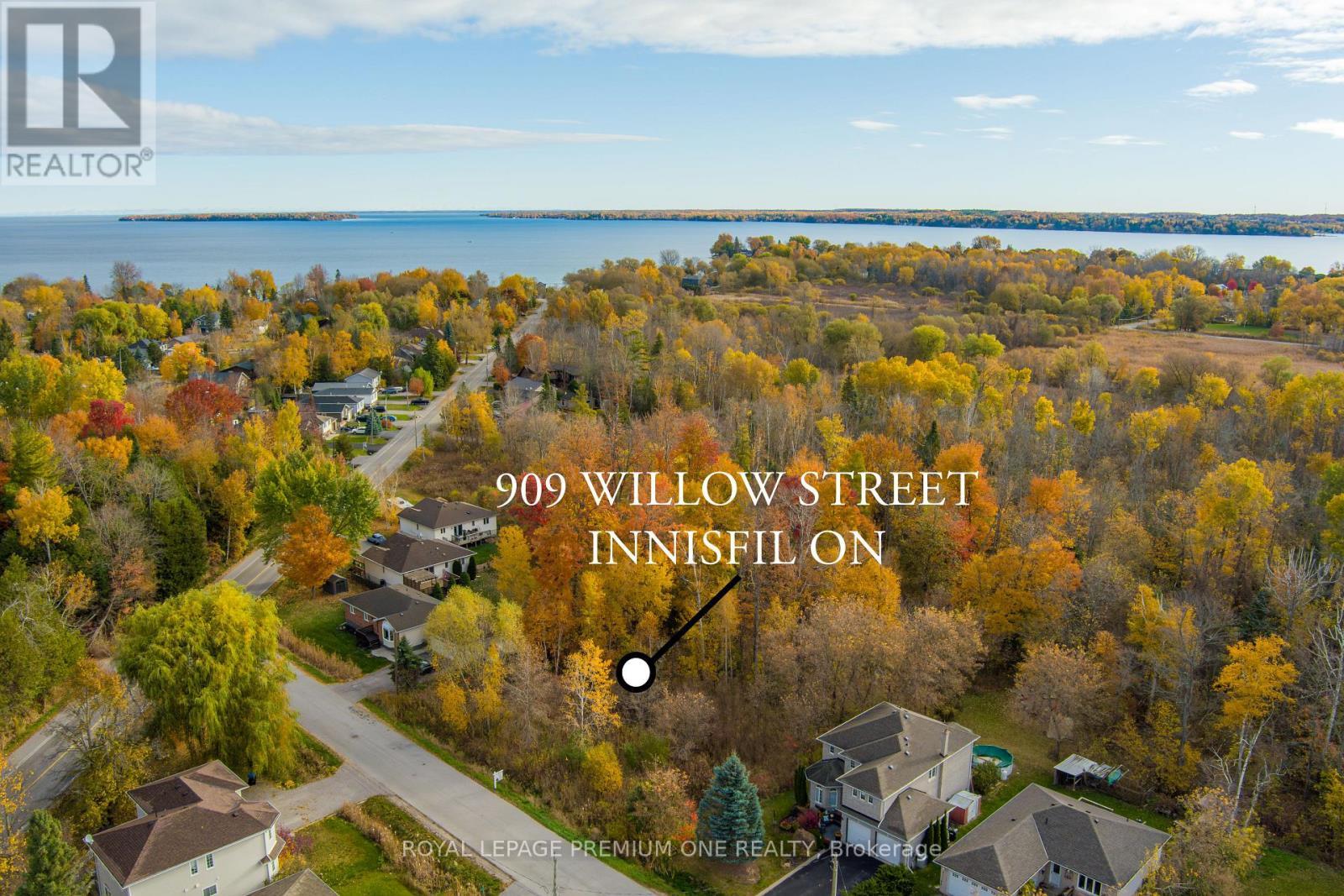 












909C WILLOW STREET

,
Innisfil,







Ontario
L0L1C0

