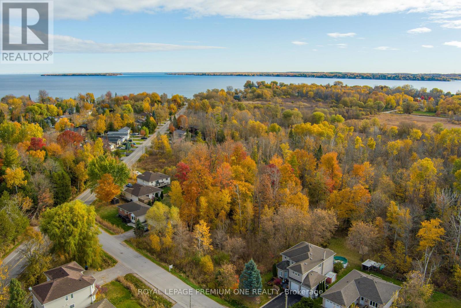 












909C WILLOW STREET

,
Innisfil,







Ontario
L0L1C0

