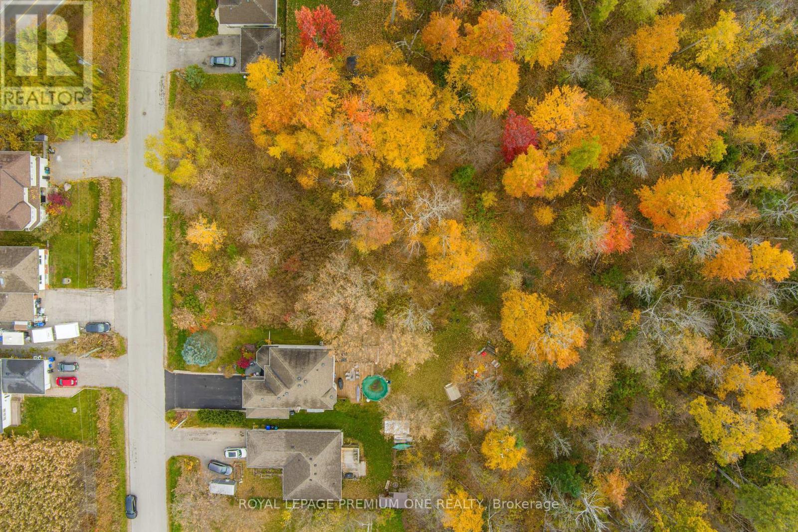 












909C WILLOW STREET

,
Innisfil,







Ontario
L0L1C0

