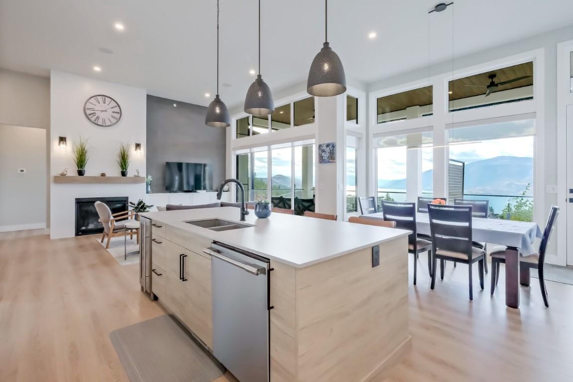 









9874


Beacon Hill

Drive,
Lake Country,




BC
V4V 0A9

