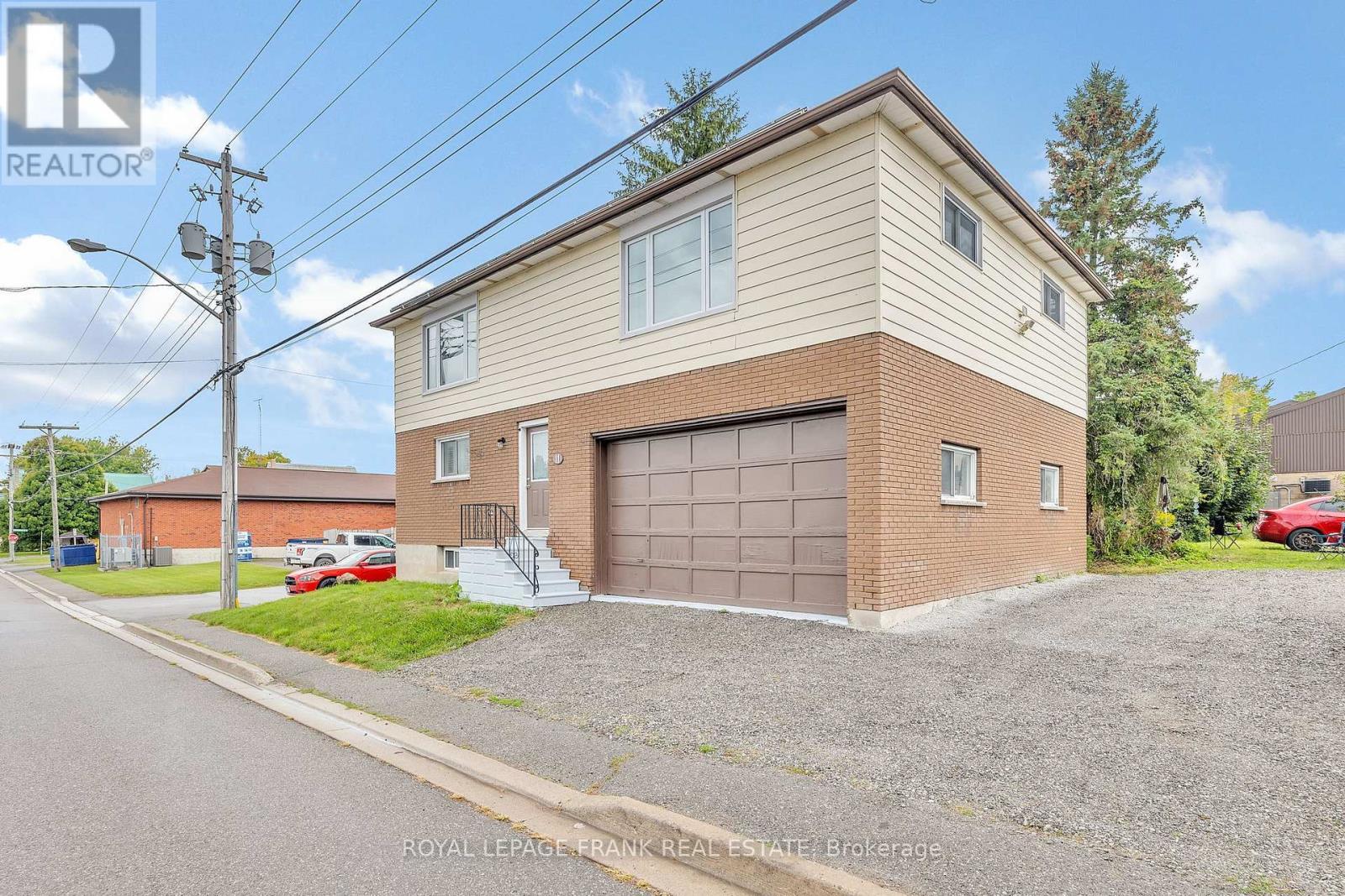 












11 MARY STREET E

,
Kawartha Lakes (Omemee),




Ontario
K0L2W0

