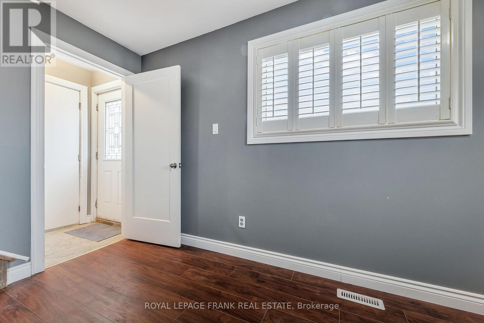 












11 MARY STREET E

,
Kawartha Lakes (Omemee),




Ontario
K0L2W0

