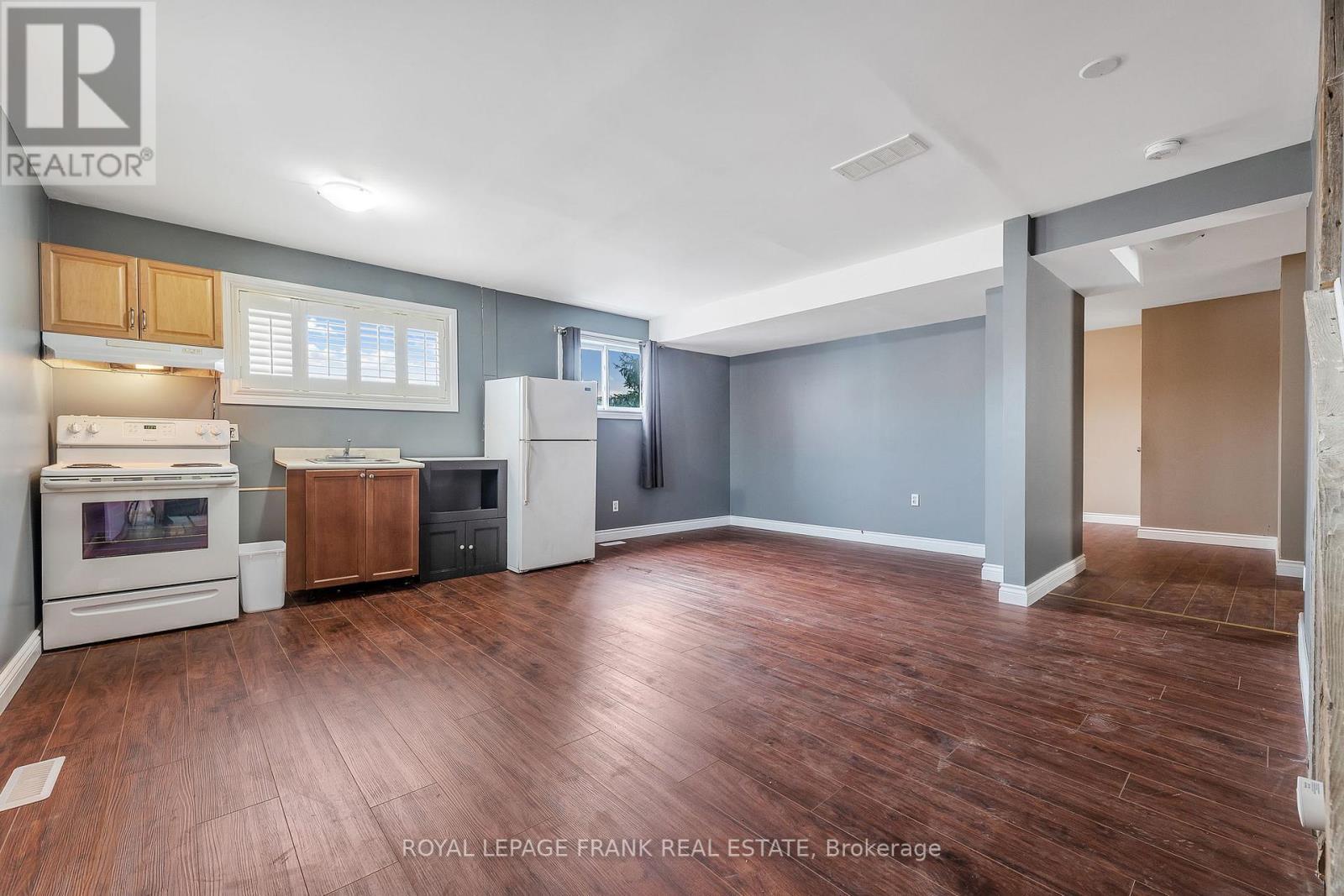 












11 MARY STREET E

,
Kawartha Lakes (Omemee),




Ontario
K0L2W0

