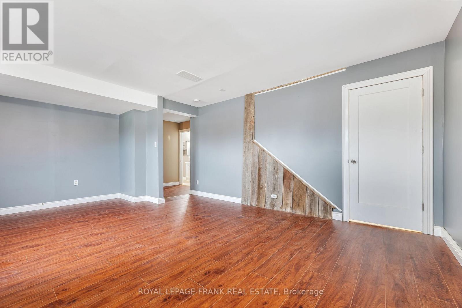 












11 MARY STREET E

,
Kawartha Lakes (Omemee),




Ontario
K0L2W0

