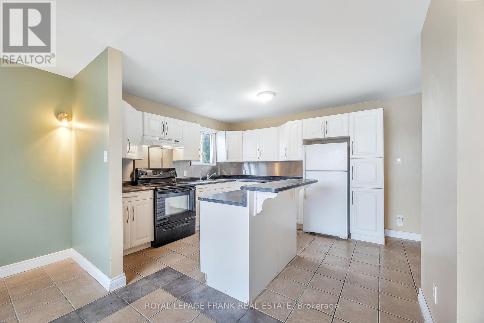 












11 MARY STREET E

,
Kawartha Lakes (Omemee),




Ontario
K0L2W0

