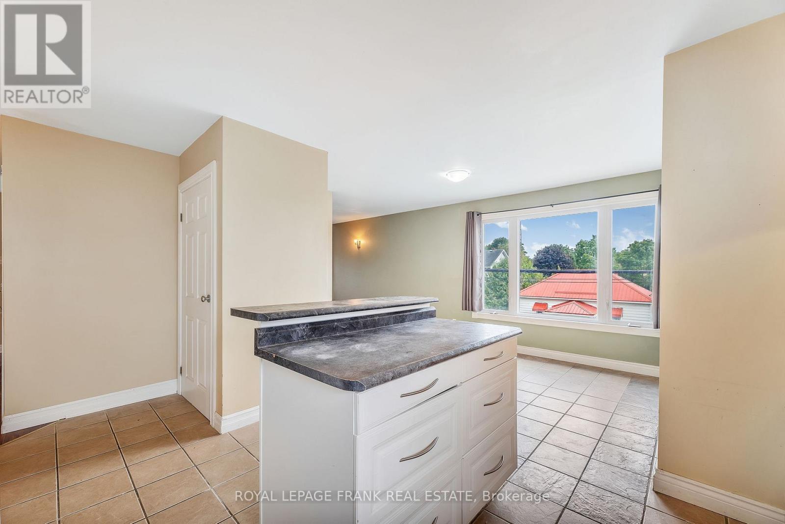 












11 MARY STREET E

,
Kawartha Lakes (Omemee),




Ontario
K0L2W0

