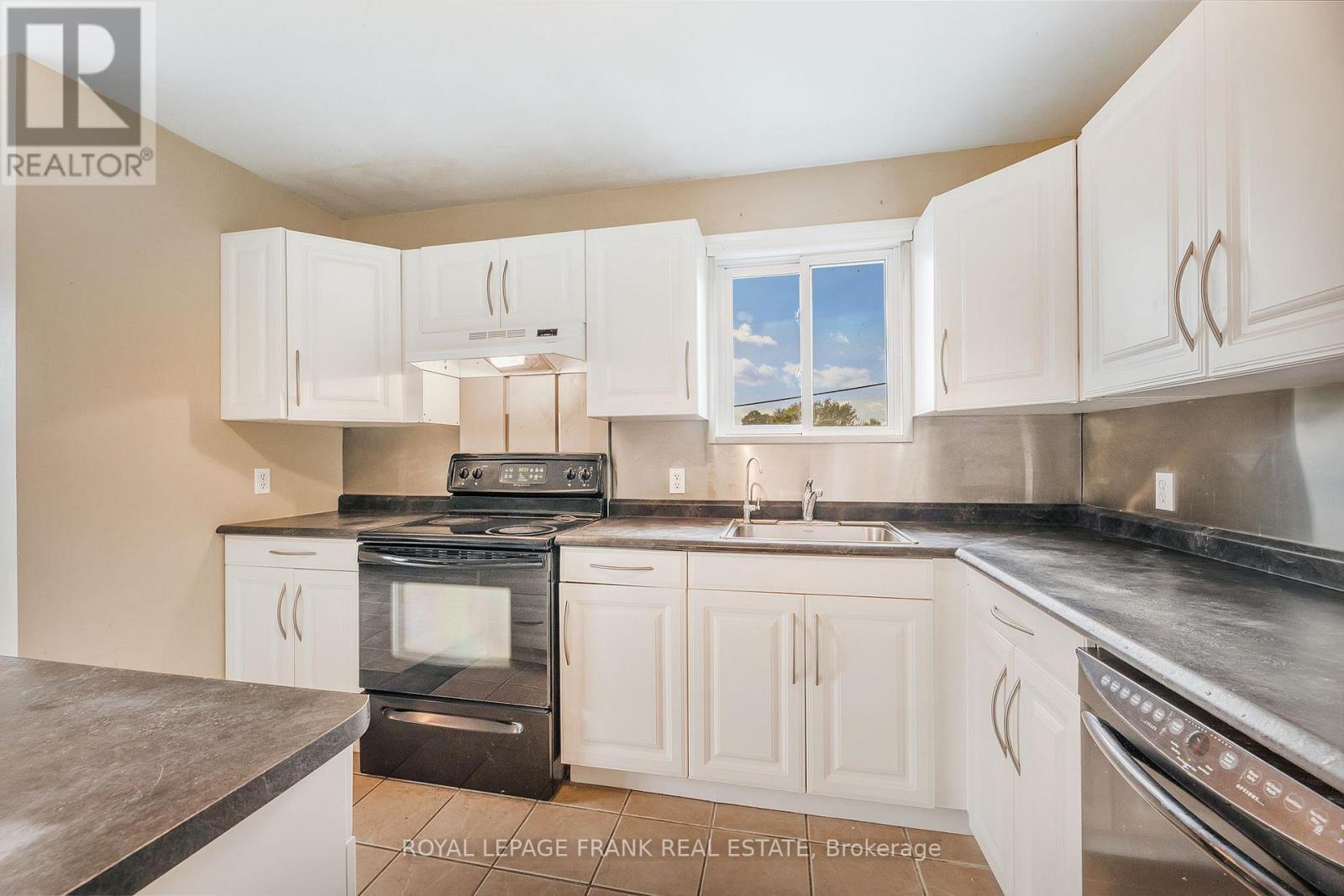 












11 MARY STREET E

,
Kawartha Lakes (Omemee),




Ontario
K0L2W0

