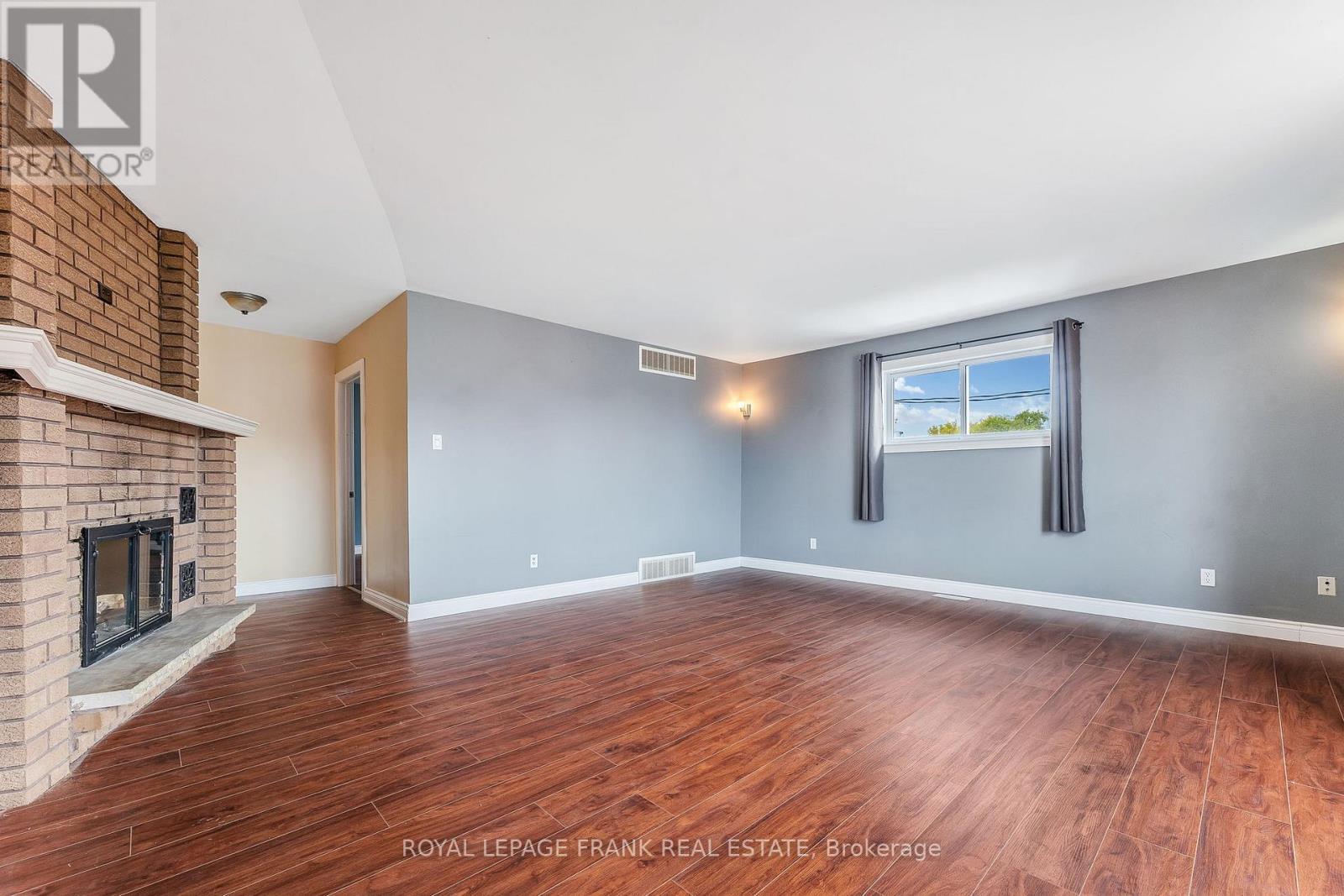 












11 MARY STREET E

,
Kawartha Lakes (Omemee),




Ontario
K0L2W0

