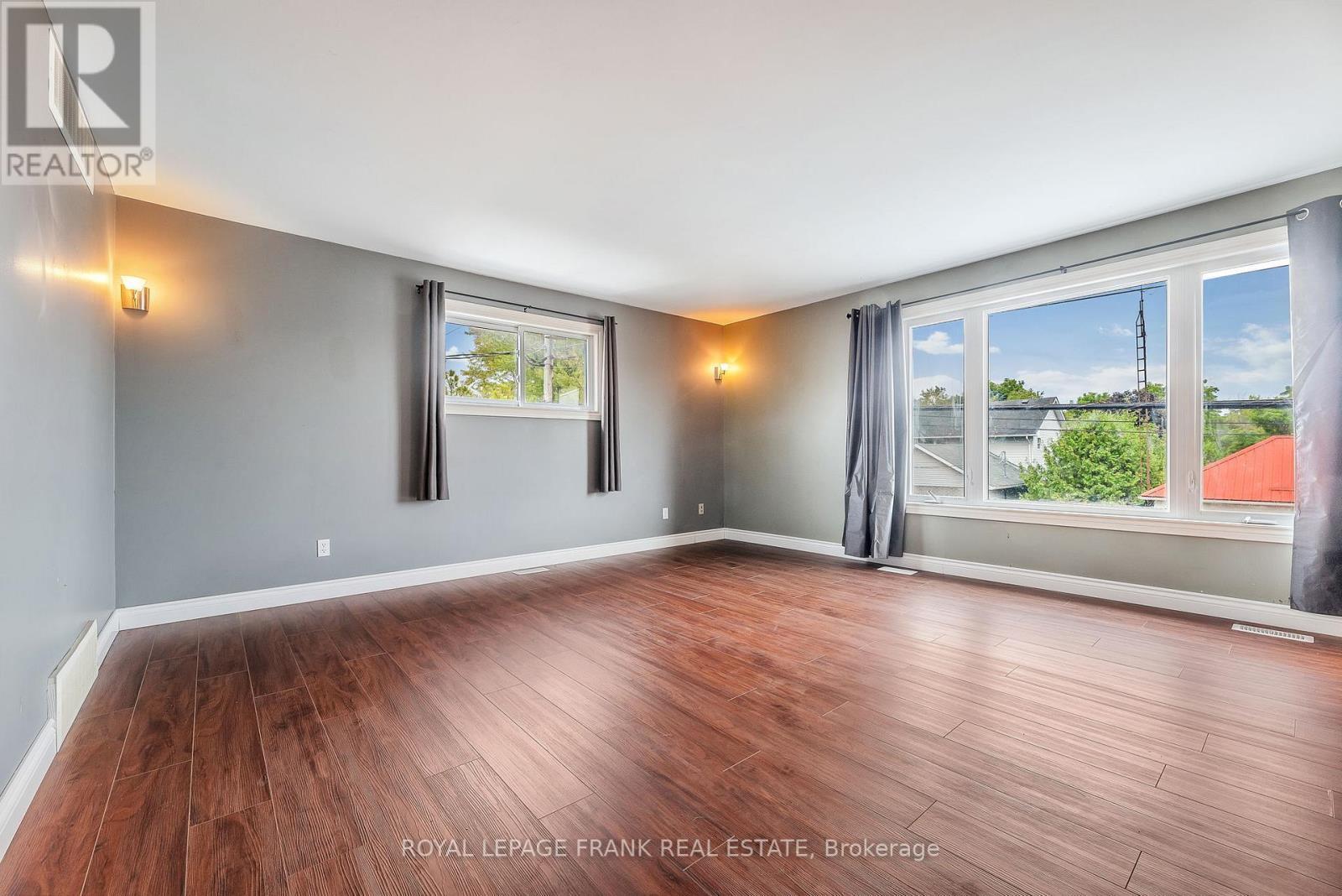 












11 MARY STREET E

,
Kawartha Lakes (Omemee),




Ontario
K0L2W0

