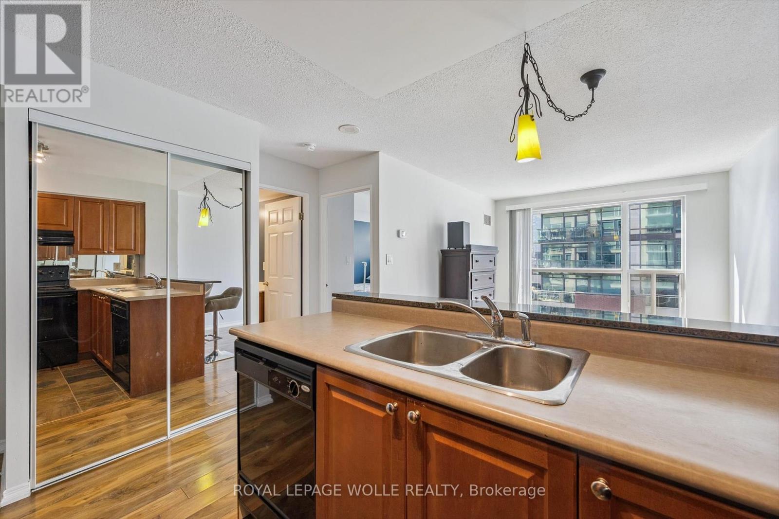 












1109 - 230 KING STREET E

,
Toronto,




Ontario
M5A1K5

