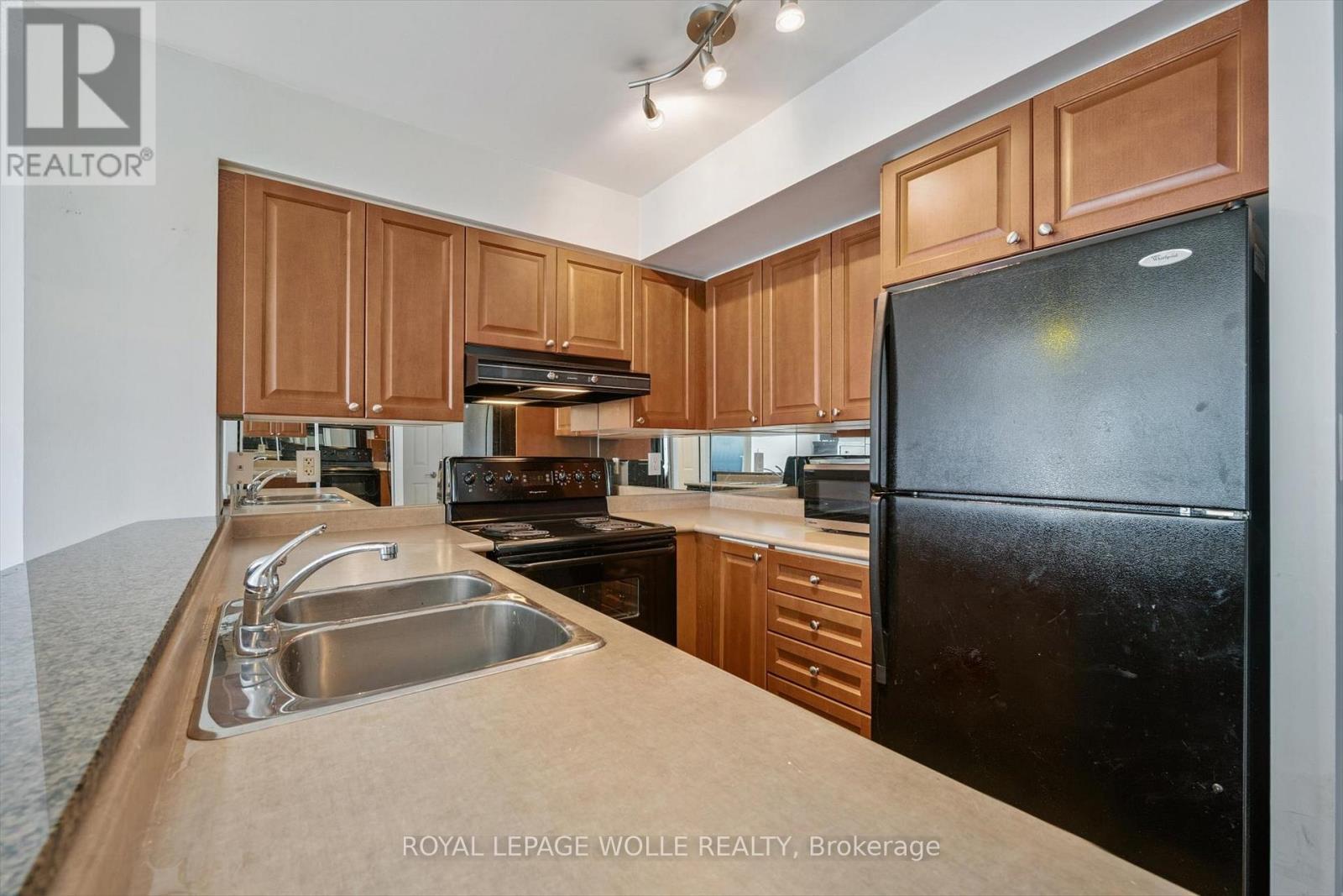 












1109 - 230 KING STREET E

,
Toronto,




Ontario
M5A1K5

